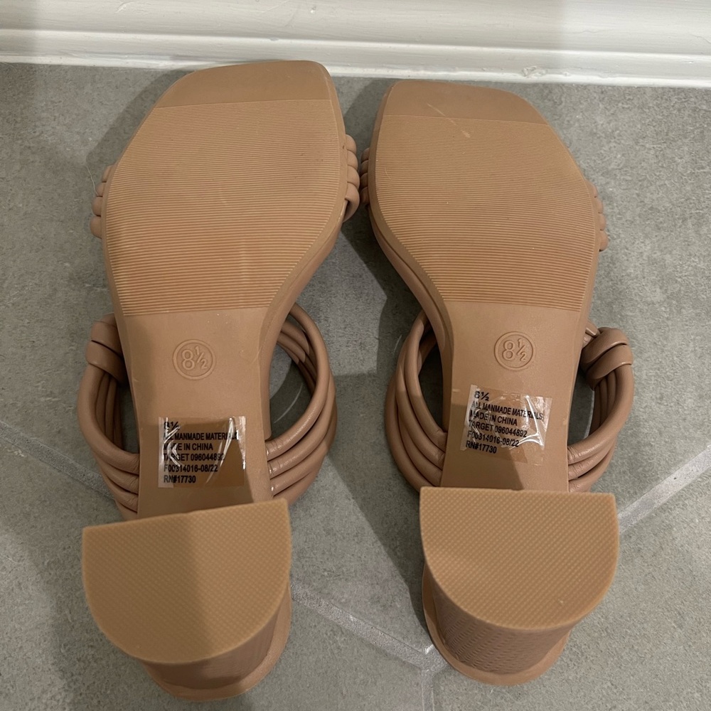 A new day tan knotted block heel, rounded square toe - Picture 4 of 9